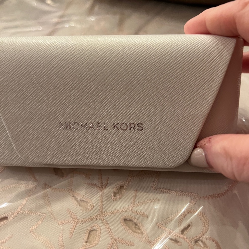 NWT Michael Kors Oversized Black Sunglasses w/ Case - Picture 7 of 7